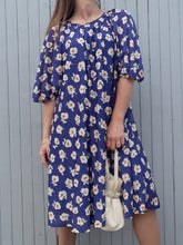 Charger l'image dans la galerie, Robe vintage Lila - Imprimé floral all-over. Coupe ample. Oversize ou Taille L, 40, 42
