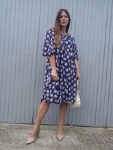 Charger l'image dans la galerie, Robe vintage Lila - Imprimé floral all-over. Coupe ample. Oversize ou Taille L, 40, 42