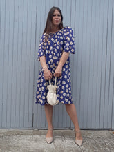 Charger l'image dans la galerie, Robe vintage Lila - Imprimé floral all-over. Coupe ample. Oversize ou Taille L, 40, 42