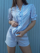 Charger l'image dans la galerie, Chemisier vintage Loubna - A froufrous rayés parmes. Taille S, 36, 38