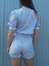 Charger l'image dans la galerie, Chemisier vintage Loubna - A froufrous rayés parmes. Taille S, 36, 38