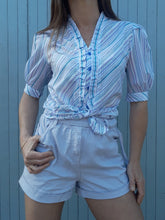 Charger l'image dans la galerie, Chemisier vintage Loubna - A froufrous rayés parmes. Taille S, 36, 38