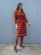 Charger l'image dans la galerie, Ensemble vintage Camille - Gilet et jupe Lainage rouge rayé. Taille S, 36, 38. Made in France