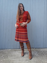 Charger l'image dans la galerie, Ensemble vintage Camille - Gilet et jupe Lainage rouge rayé. Taille S, 36, 38. Made in France