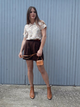 Charger l'image dans la galerie, Chemisier vintage Olivia - Imprimé floral et jolis boutons à strass. Taille M, 38, 40. Fabriqué en France