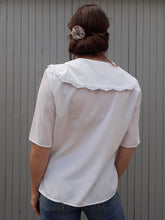 Charger l'image dans la galerie, Chemisier vintage Carine - Grand col dentelé. Taille L, 40, 42
