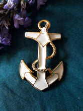 Charger l'image dans la galerie, Broche Océane - Ancre marine dorée et blanche.