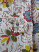 Charger l'image dans la galerie, Chemisier vintage Olivia - Imprimé floral et jolis boutons à strass. Taille M, 38, 40. Fabriqué en France