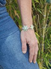 Charger l'image dans la galerie, Bracelet années 90' Manon - Chaine de fleurs émail.