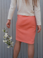 Charger l'image dans la galerie, Jupe vintage Virginie - Rose bonbon à boutons. Taille S ou 36, 38