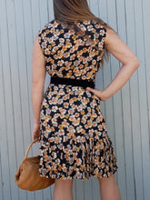 Charger l'image dans la galerie, Robe vintage Valériane - Boutonnée et plissée. Imprimé floral. Taille S, 36, 38.