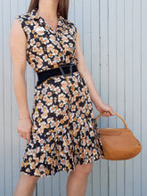 Charger l'image dans la galerie, Robe vintage Valériane - Boutonnée et plissée. Imprimé floral. Taille S, 36, 38.