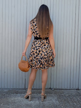 Charger l'image dans la galerie, Robe vintage Valériane - Boutonnée et plissée. Imprimé floral. Taille S, 36, 38.