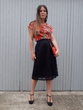 Charger l'image dans la galerie, Jupe vintage Tracy - Dentelle ajourée noire plissée. Taille XL, 42, 44