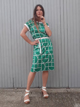 Charger l'image dans la galerie, Robe vintage Blandine - Imprimé contrastant vert et blanc. Taille M, 38, 40