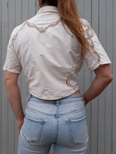 Charger l'image dans la galerie, Chemisier vintage Alexia - A nouer. Broderies et dentelle. Taille M, 38, 40