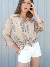 Charger l'image dans la galerie, Chemisier vintage Janis - Boutons à brides. Taille XL, 42, 44.