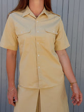 Charger l'image dans la galerie, Ensemble vintage Mendy - Cacharel. Jupe culotte et chemisier jaune pâle. Taille S, 36, 38.