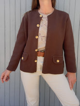 Charger l'image dans la galerie, Cardigan vintage Marcia - En maille marron et boutons dorés. Taille L, 40,42