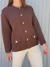 Charger l'image dans la galerie, Cardigan vintage Marcia - En maille marron et boutons dorés. Taille L, 40,42