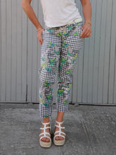 Charger l'image dans la galerie, Pantalon vintage Paule - Carreaux vichy et imprimé floral. Taille M, 38, 40. Fabriqué en France