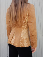 Charger l'image dans la galerie, Veste Katia - Les soleils d'Arles. Chamois. Taille S, 34, 36, 38.