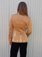 Charger l'image dans la galerie, Veste Katia - Les soleils d'Arles. Chamois. Taille S, 34, 36, 38.