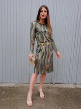 Charger l'image dans la galerie, Robe vintage Florentine - Imprimé moucheté kaki et beige. Taille S, 36, 38. Jean Delfin. Fabriqué en France.