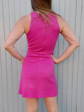 Charger l'image dans la galerie, Robe vintage Sylvie - Vinyle futuriste rose. Taille XS, 34, 36. Fabriqué en France.