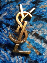 Charger l'image dans la galerie, Broche ancienne - Pin's Yves Saint Laurent. Doré.