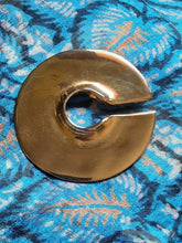 Charger l'image dans la galerie, Broche ancienne - Sidney Carron Paris. Dorée.