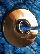 Charger l'image dans la galerie, Broche ancienne - Sidney Carron Paris. Dorée.