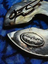 Charger l'image dans la galerie, Broche ancienne - Sidney Carron Paris. Dorée.