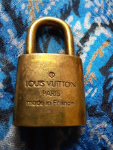 Charger l'image dans la galerie, Cadenas Louis Vuitton - Numéro 321. Padlock Gold