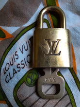 Charger l'image dans la galerie, Cadenas Louis Vuitton - Numéro 334. Padlock Gold