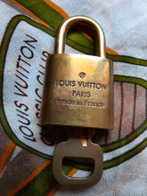 Charger l'image dans la galerie, Cadenas Louis Vuitton - Numéro 334. Padlock Gold