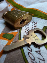 Charger l'image dans la galerie, Cadenas Louis Vuitton - Numéro 334. Padlock Gold