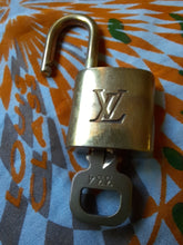 Charger l'image dans la galerie, Cadenas Louis Vuitton - Numéro 334. Padlock Gold