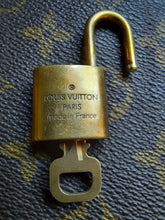 Charger l'image dans la galerie, Cadenas Louis Vuitton - Numéro 328. Padlock Gold
