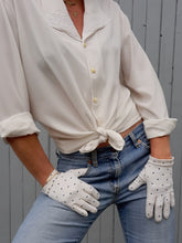 Charger l'image dans la galerie, Gants vintage Lidy - Blanc à pois bleus. Taille 6,5