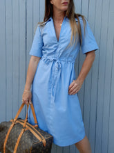 Charger l'image dans la galerie, Robe vintage Joy - Saharienne bleue. Taille S, 36, 38. Made in France.