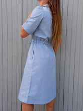 Charger l'image dans la galerie, Robe vintage Joy - Saharienne bleue. Taille S, 36, 38. Made in France.