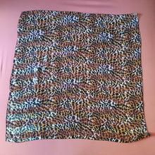 Charger l'image dans la galerie, Foulard Emmelyne - Léopard à rayures 104 x 104