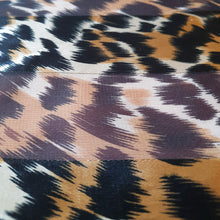 Charger l'image dans la galerie, Foulard Emmelyne - Léopard à rayures 104 x 104