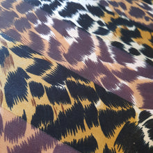 Charger l'image dans la galerie, Foulard Emmelyne - Léopard à rayures 104 x 104
