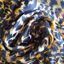 Charger l'image dans la galerie, Foulard Emmelyne - Léopard à rayures 104 x 104