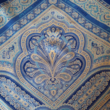 Charger l'image dans la galerie, Foulard vintage Coralie - Rotary International. 84 x 88