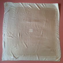 Charger l'image dans la galerie, Foulard vintage Sophie - Rotary beige - 85 × 87