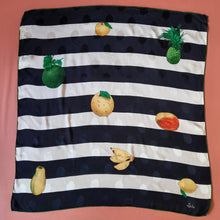 Charger l'image dans la galerie, Foulard vintage Chloé - Salade de fruits. Siloé. 84 x 78