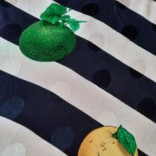 Charger l'image dans la galerie, Foulard vintage Chloé - Salade de fruits. Siloé. 84 x 78